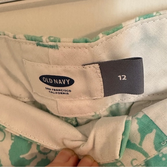 Old Navy Women's Chino Cotton Seahorse Pattern White Aqua Green Shorts - Picture 4 of 8